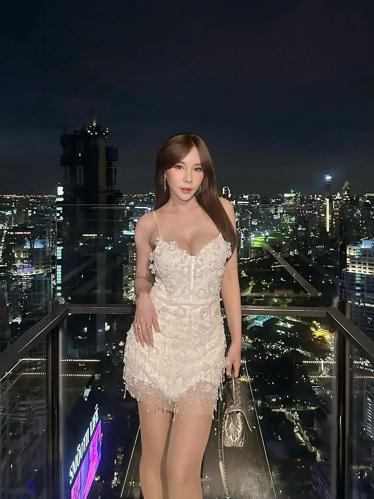 น้องฟ้า ปัญชลีย์ นางแบบ